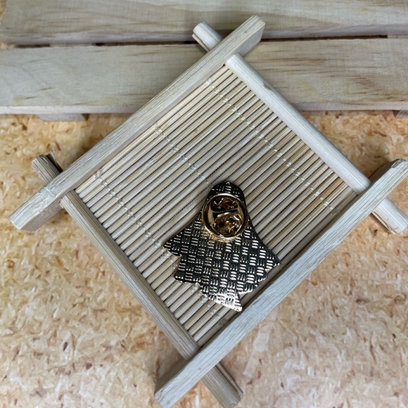 Ghost Pin - Picture 2 of 2